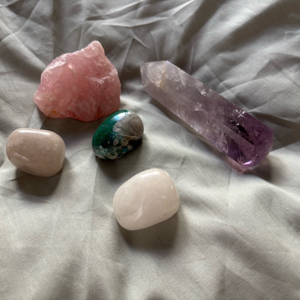 Crystal Bundle Lot – Amethyst Point, Rose Quartz, Quartz & Mixed Healing Stones